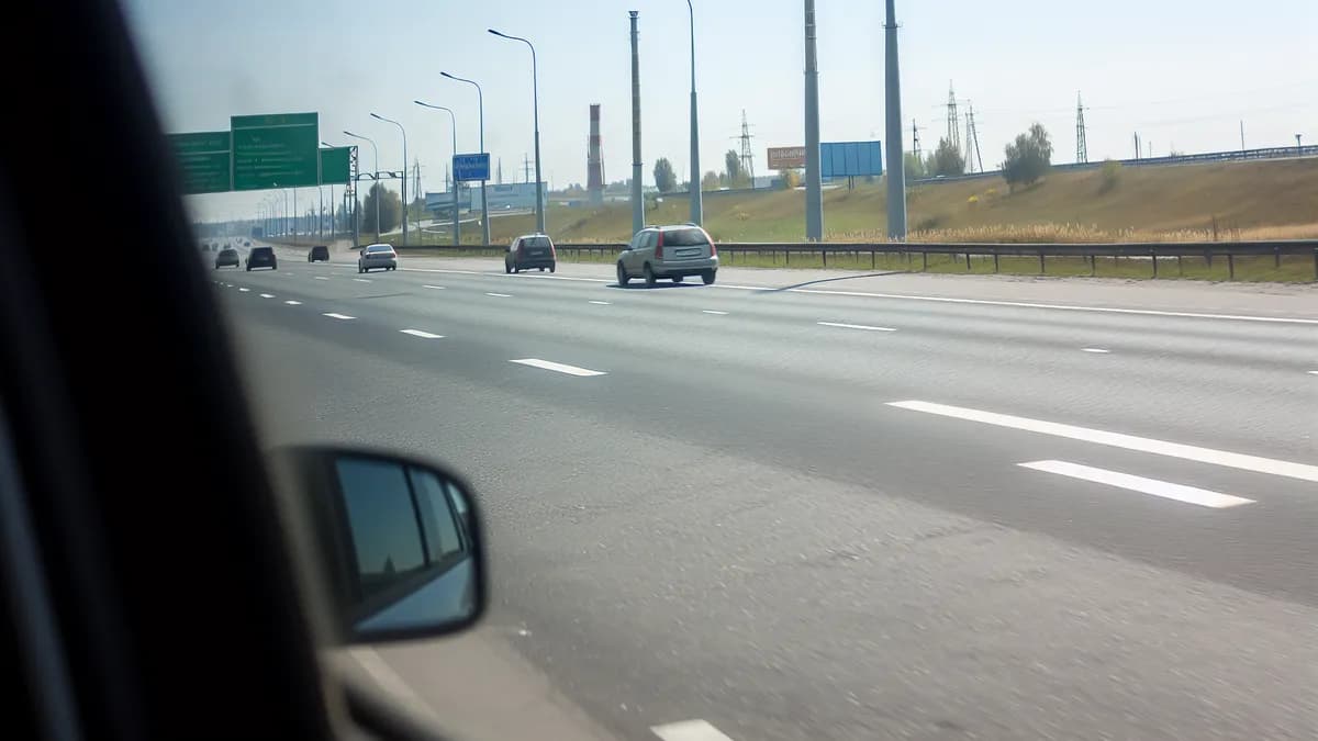 Autobahn Abstandsblitzer Messstelle Abstandsblitzer A57 bei Dormagen, Fahrtrichtung Köln auf der A57