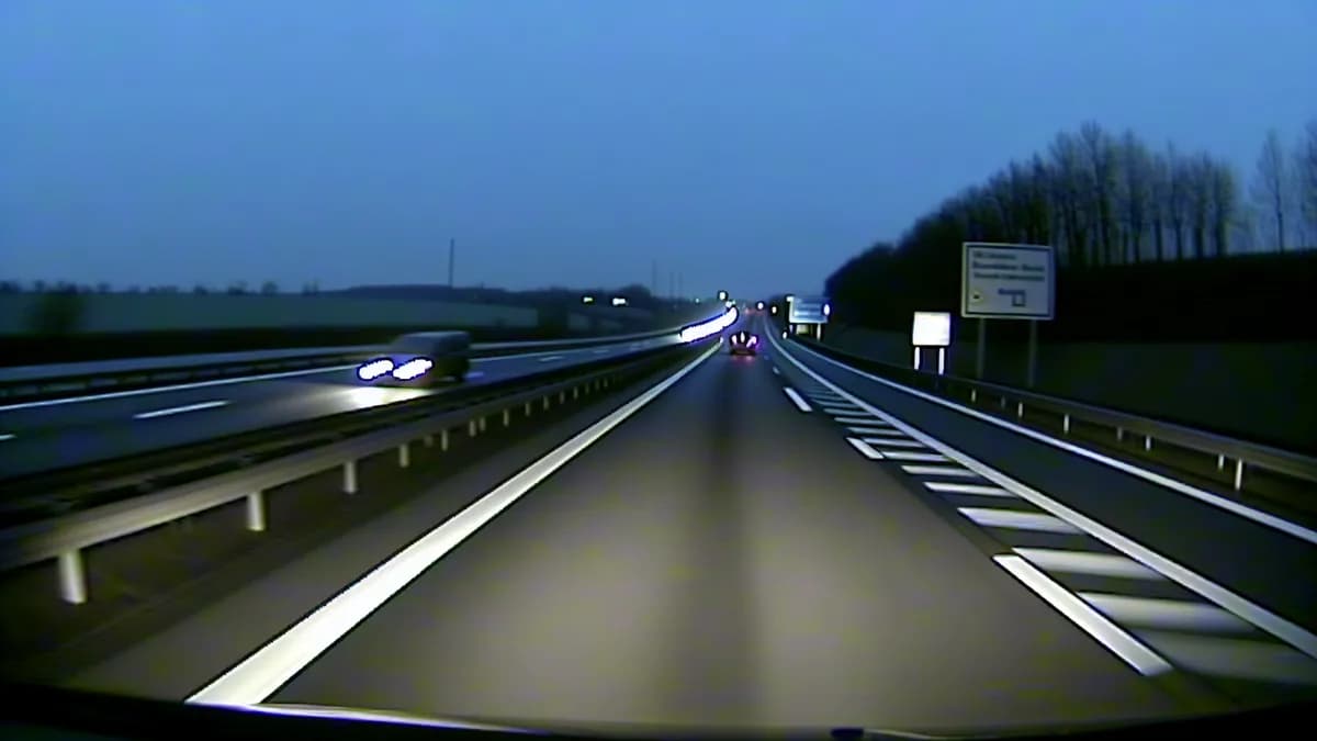 Autobahn Abstandsblitzer Messstelle Abstandsblitzer A44 Unna bei km 140.500 auf der A44 in Fahrtrichtung Dortmund